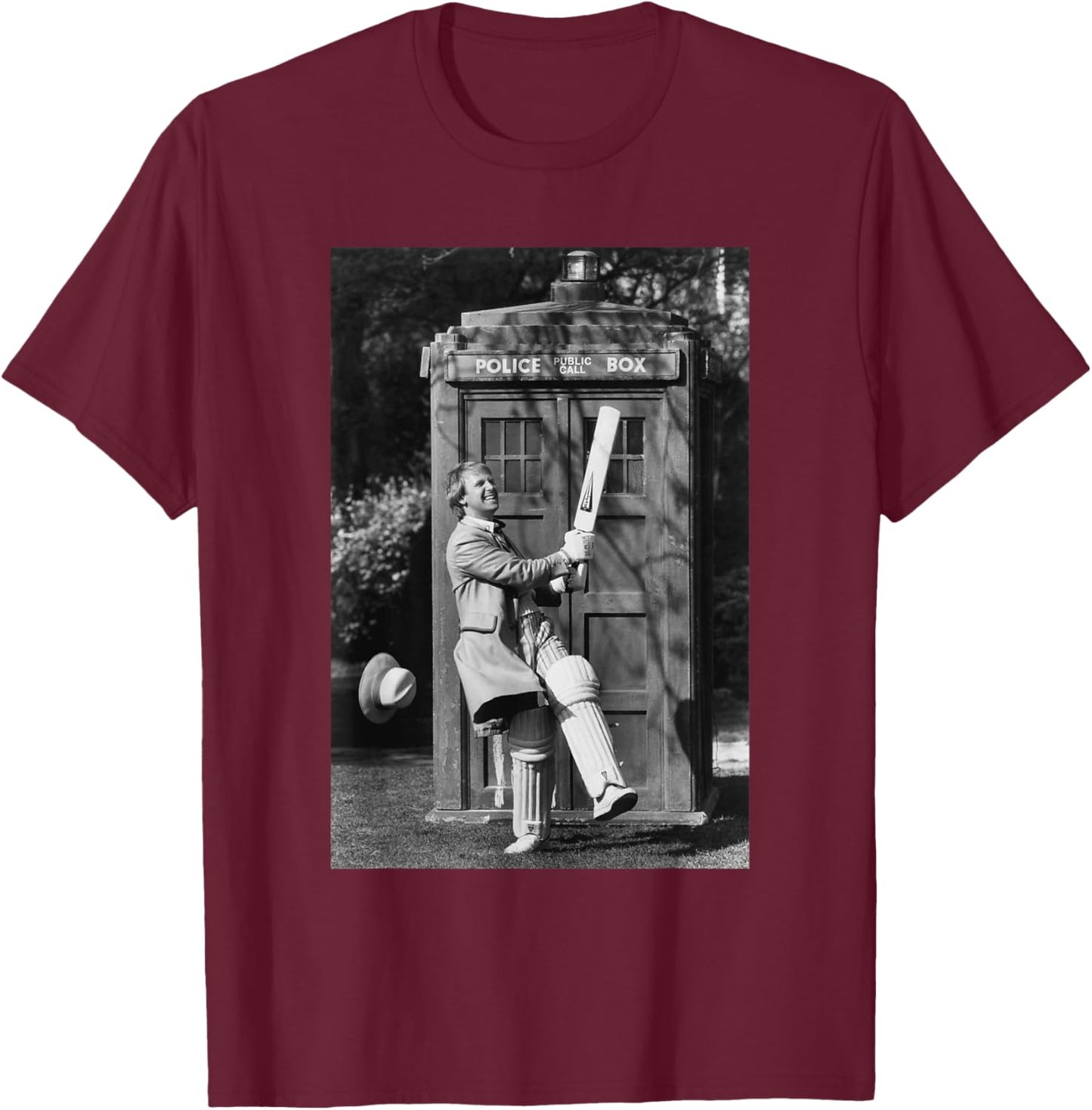 Peter Davison Doctor Who Cricket Tardis 1981 T-Shirt - T-Shirt | Maroon