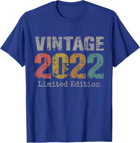 Vintage 2022 Text 4th Birthday Gift Boy Girl 4 Year Old T-Shirt - T-Shirt | Royal