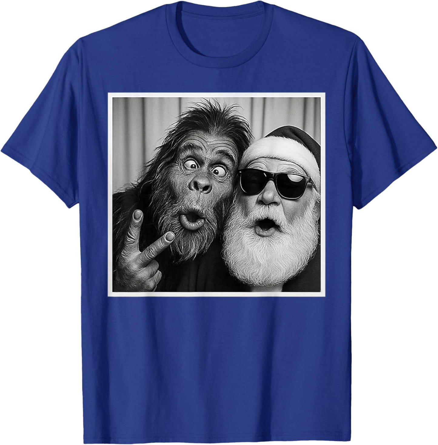 Funny Bigfoot photobooth with Santa Christmas Xmas T-Shirt - T-Shirt | Royal