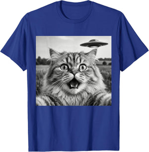Funny Cat Taking Selfie with UFO Alien Spaceship Sci-Fi T-Shirt - T-Shirt | Royal