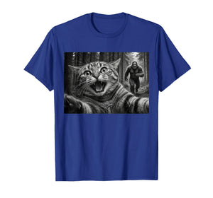 Funny Cat Selfie with Bigfoot Sasquatch Chase in Woods T-Shirt