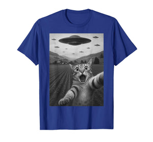 Funny Surprised Scared Cat Selfie with Alien UFO Cat UFO T-Shirt