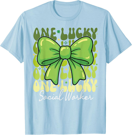 One Lucky Social Worker St Patricks Day Coquette Bow Retro T-Shirt - T-Shirt | Light Blue