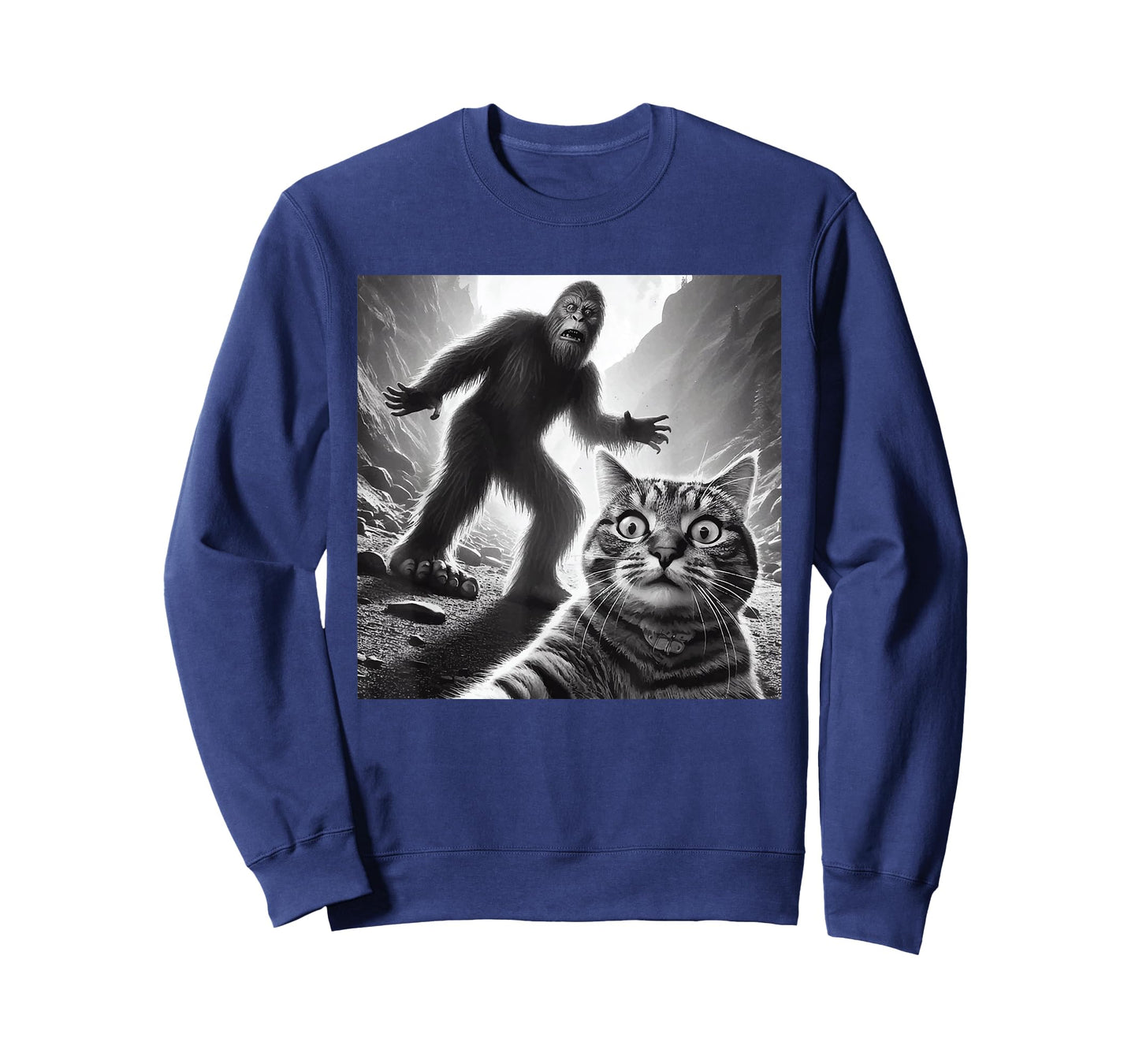Funny Surprised Scared Cat Selfie Sasquatch Bigfoot Gift T-Shirt