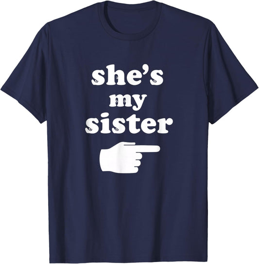 She's My Sister Kids Sibling Funny Family Pointing Design T-Shirt - T-Shirt | Navy