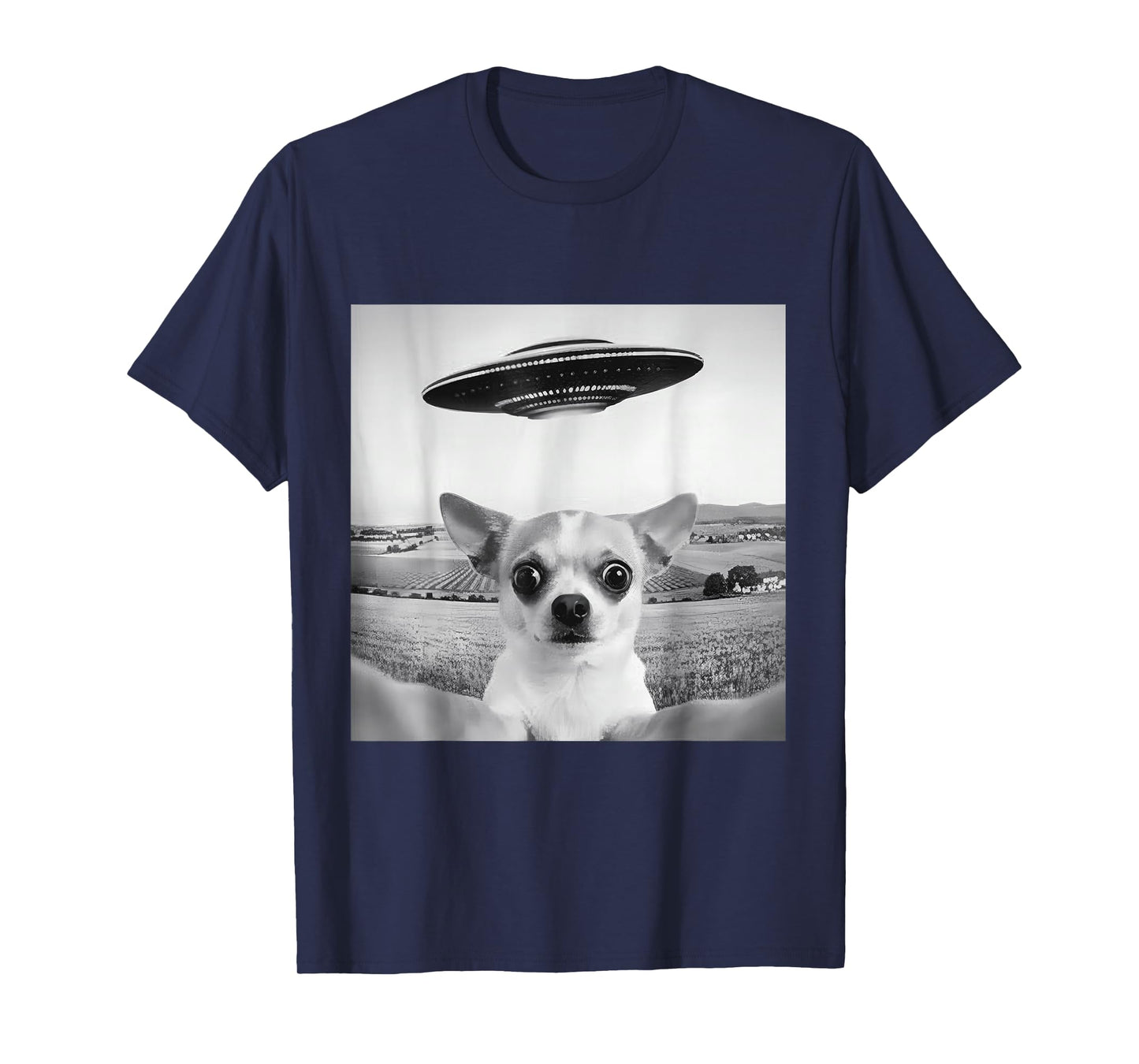 Funny Selfie Chihuahua Dog with Alien UFO Funny Dogs Lover T-Shirt