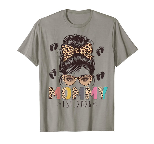 Promoted to Mommy est 2026 Mom to be New Mother Messy Bun T-Shirt