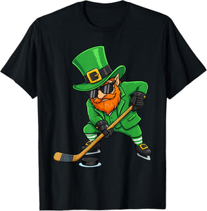Leprechaun Playing Hockey St Patricks Day Sport Men Boys Kid T-Shirt - T-Shirt | Black
