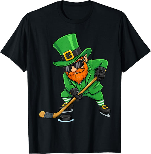 Leprechaun Playing Hockey St Patricks Day Sport Men Boys Kid T-Shirt - T-Shirt | Black