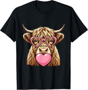 Cute Highland Cow Blowing Pink Valentine Heart Bubble Gum T-Shirt - T-Shirt | Black